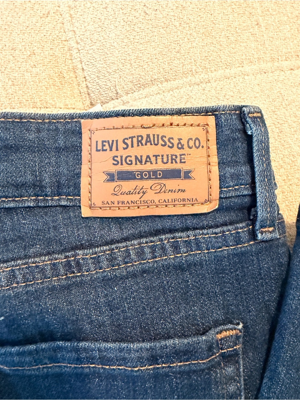 Levi's Signature mid-rise woman’s Dark Blue Denim Jeans